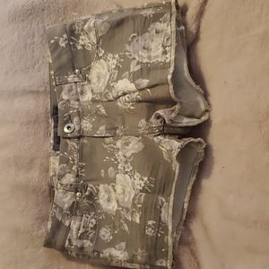 Celebrity pink floral shorts sz 9